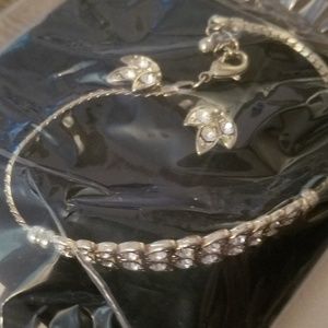 Necklace, earrings & bracelet set